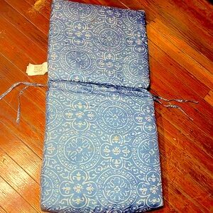 Reversible chair pad